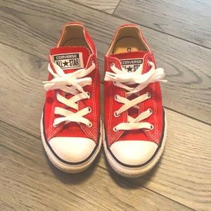 Girls Converse sz 2 Red